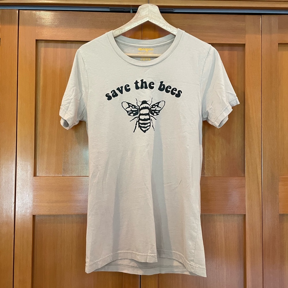 alpenglow apparel size small “save the bees” tee